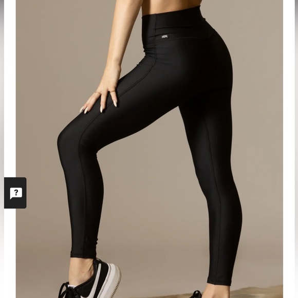 Tiger Friday Hot Cross Leggings - Picture 3 of 10